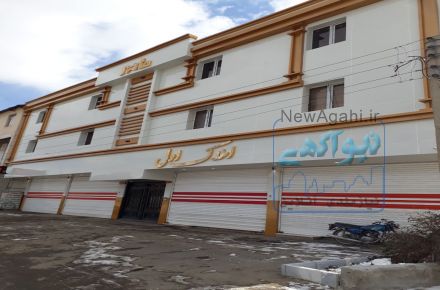 ساخت و اجرای نمای ساختمان و تابلوی فروشگاه از جنس ورق آلومینیوم کامپوزیت در مشهد 