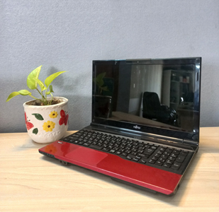 لپتاپ استوک Fujitsu  با قیمت مناسب