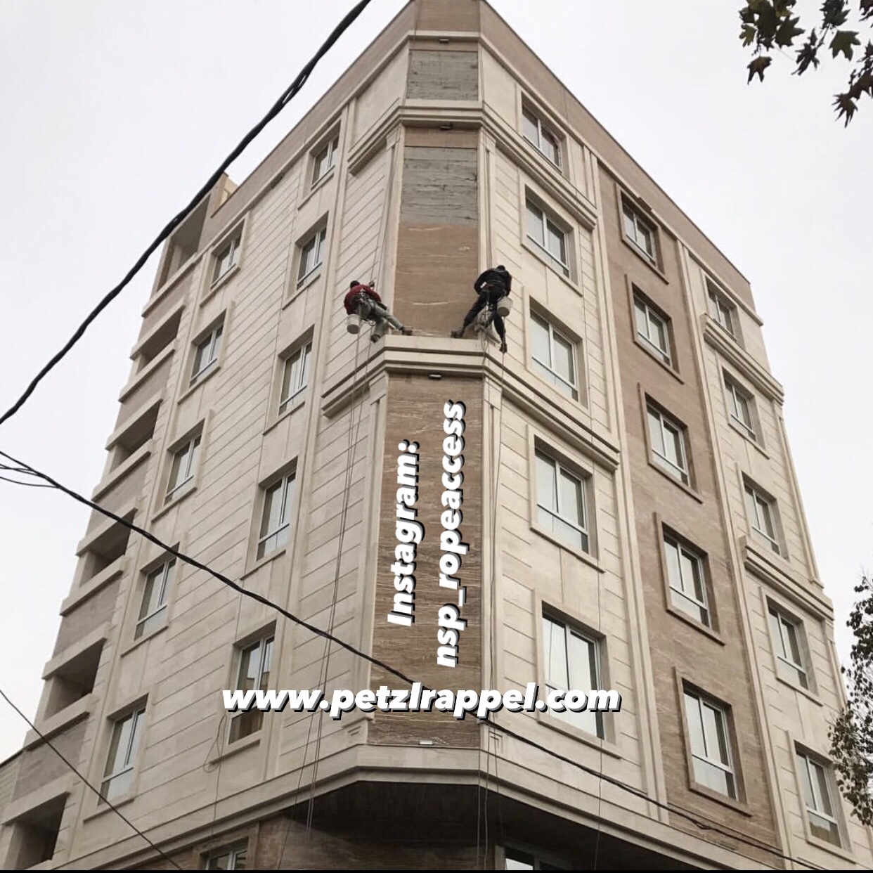 پیچ رولپلاک سنگ نما نماشویی شستشو نما راپل کار با طناب