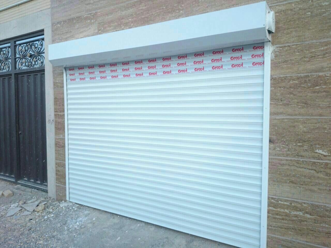 فروش و نصب کرکره های برقی و صنعتی، سقف متحرک و درب شیشه ای گاپی در