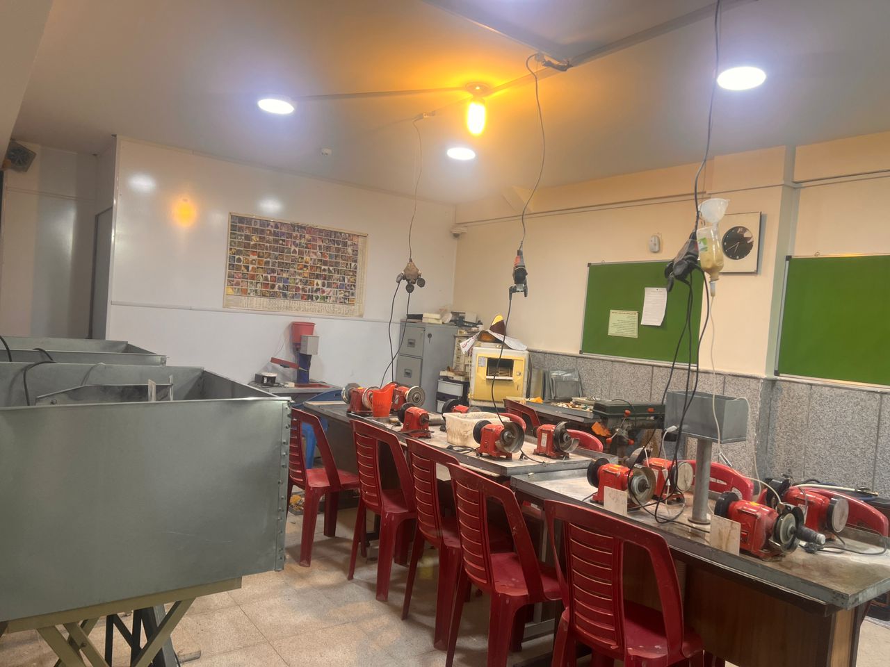 آموزش دوره های گوهر تراشی و طلا سازی